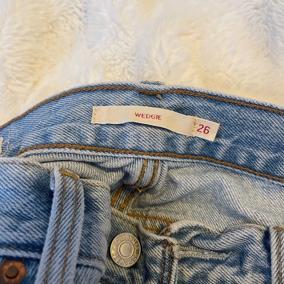 Levi’s Wedgie Jeans - Picture 2 of 3